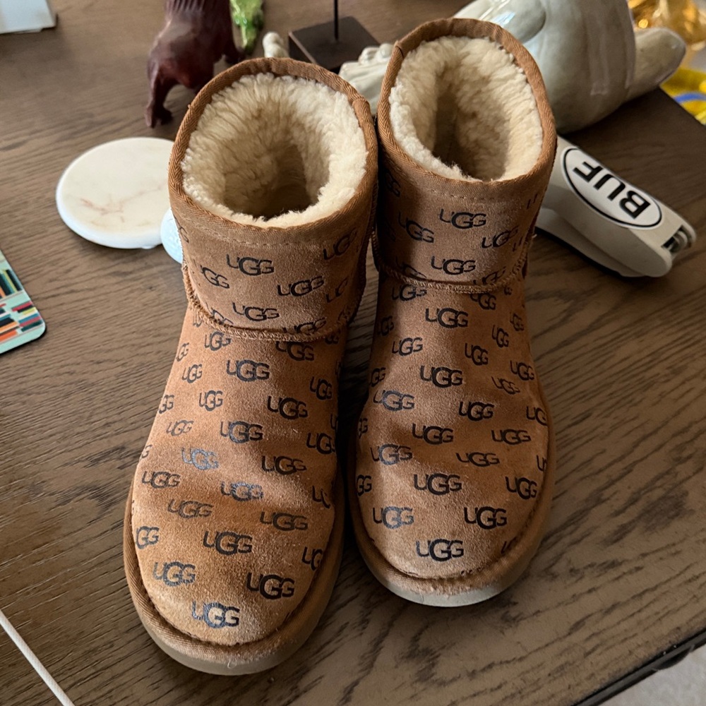 UGG Tan Shearling Logo Boots